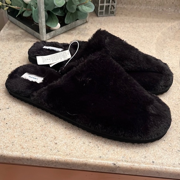 Old Navy brand size 10 slip on shoes/ slippers- NWT - Picture 1 of 5